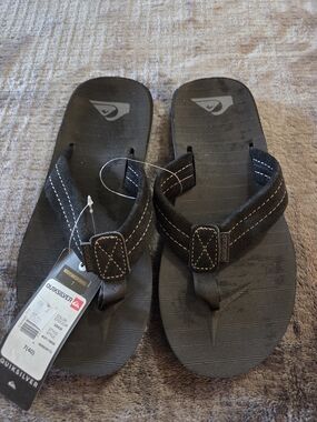 Quiksilver Men's Black Flip Flops - Comfortable Everyday Sandals